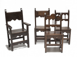 365.  Juego de tres sillas de madera de castaño, dos de pp. del S. XVII y una posterior.Trabajo español..