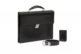 772.  Conjunto de maletín,cartera y cinturón MONTBLANC en piel negra,con sus fundas originales.