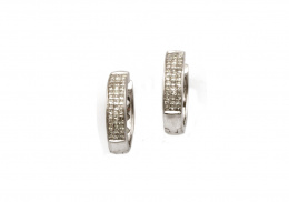 675.  Pendientes criollas de diamantes talla carré que suman 1ct .