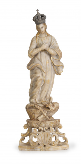 611.  “Virgen Inmaculada” escultura en alabastro tallado. Escuela siciliana de Trapani, siglo XVIII .