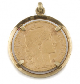 626.  Colgante con moneda de 20 francos franceses de 1904 en oro de 916 milésimas con marco en oro de 18K.