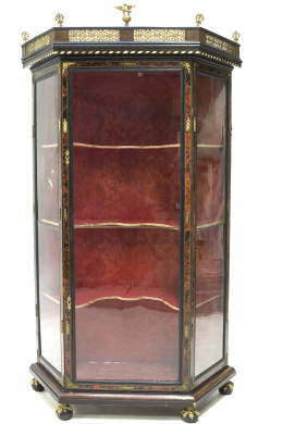 335.  Escaparate estilo Carlos II en madera ebonizada, palosanto, carey y hueso, con aplicaciones de bronce.España, ff. S. XIX.