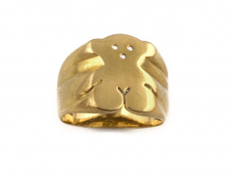 768.  Sortija sello TOUS con figura de osito, en oro amarillo de 18K.