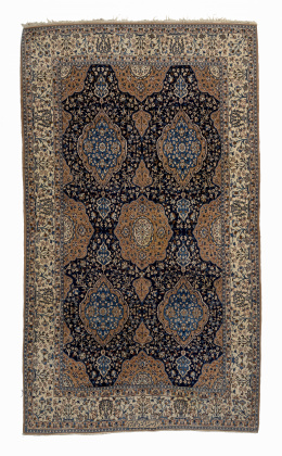 549.  Alfombra persa en lana, campo azul y motivos geométricos.