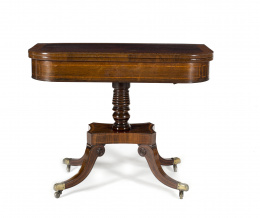 1136.  Mesa de juego Regencia en madera de palo santo y marquetería de maderas finas.Inglaterra, ff. S. XVIII.