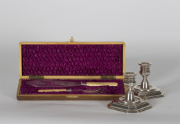 1128.  Juego de servir en metal plateado y marfil, Francia, h. 1900..