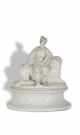 917.  “África”Grupo escultórico de cerámica esmaltada, de la serie de las cuatro partes del mundo, segunda época.Alcora, 1803 - 1808