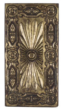 1190.  Plafón de cerámica esmaltada en dorada, trabajo español, S. XIX