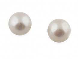 73.  Pendientes perlas cultivadas abotonadas de 13 mm en oro de 18K