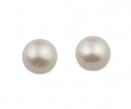 112.  Pendientes de perlas cultivadas abotonadas en oro de 18K 