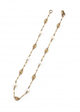 760.  Cadena de con perlas y eslabones de calabrote unidos por barritas, en oro amarillo de 9K.