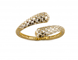 785.  Brazalete rígido italiano abierto en el frente, con trabajo de volumen calado que simula cabezas de serpiente.