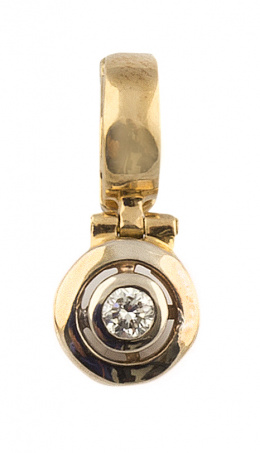 759.  Colgante con chatón de brillante de 0,10 ct aprox en oro bicolor de 18K.