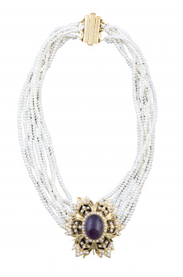 265.  Collar chocker de siete hilos de peras cultivadas con centro de flor con cabuchón de amatista central rodeado por orla y pétalos de perlas