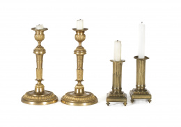 924.  Pareja de candeleros de bronce dorado.Francia, primera mitad del S. XIX. .