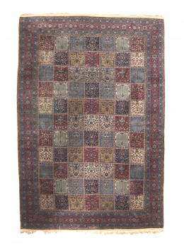 1028.  Alfombra Tabriz en lana con decoración de “tile pattern”, Persia..