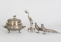 1009.  Candelero de plata modelado en garza de estilo orientalJ. Pérez Fernández, S. XX.