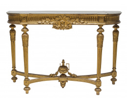 517.  Consola de estilo Luis XVI de madera estucada y dorada.Trabajo español, h. 1900.