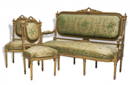 525.  Conjunto de sofá y dos sillas de estilo Luis XVI y tapicería en verde con hojas origianl.Trabajo español, h. 1900.