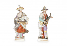 624.  Pareja de músicos chinos de porcelana esmaltada.Berlín, h. 1800.