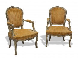 1097.  Pareja  de sillones de estilo Luis XV.