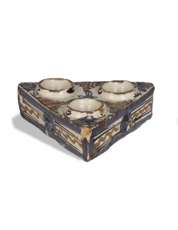 923.  Especiero o salero de cerámica esmaltada en ocre, azul y manganeso.Aragón, S. XVII