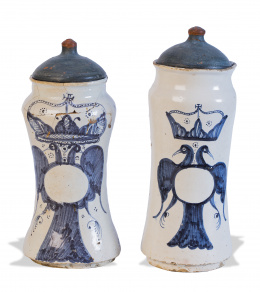 1097.  Pareja de botes de farmacia de cerámica esmaltada en azul de cobalto.Villafeliche, S. XVIII