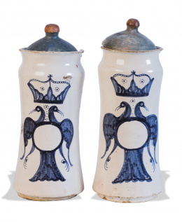 836.  Pareja de botes de farmacia de cerámica esmaltada en azul de cobalto.Villafeliche, S. XVIII