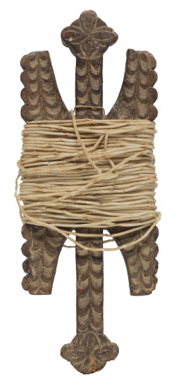 1230.  Dos soportes para velas de madera tallada,.Trabajo del norte de España, S. XVIII - XIX.