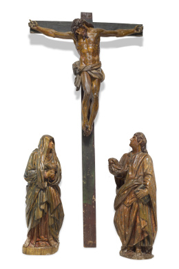 1112.  “Cristo, la Virgen y San Juan”Tres figuras en madera tallada y estofadaEscuela vasco-navarra, círculo de Juan de Anchieta, S. XVI.