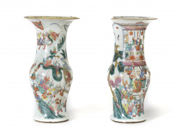837.  Pareja de jarrones “Gu”, en porcelana de la “Familia Rosa”.China, ffs. S. XIX - primer tercio S. XX.