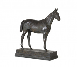 750.  Max Landsberg “Modelo de caballo inglés”  escultura en yeso con patina de bronce..
