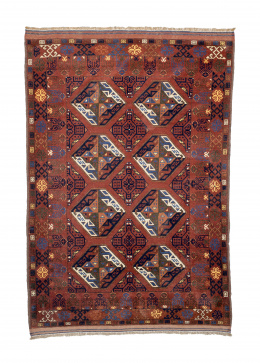 596.  Alfombra de campo granate con decoración geométrica.Persia.