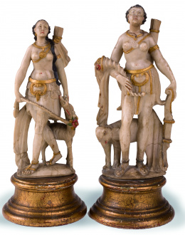 499.  “Europa y Asia”Esculturas en piedra de huamanga tallada, policromada y dorada sobre bases de madera torneada y dorada.Perú, segundo tercio S. XIX.