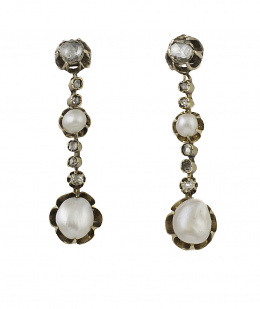 72.  Conjunto de pendientes y pendentif victorianos con perlas finas y diamantes