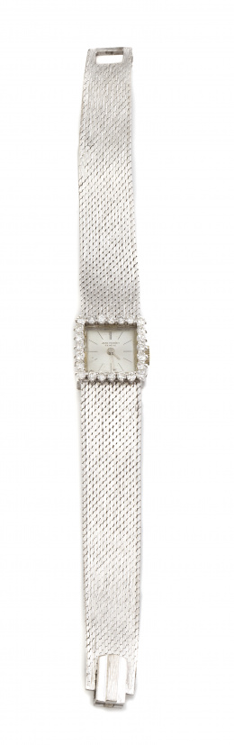 414.  Reloj JEAN PERRET años 60 en oro blanco de 18K con caja orlada de brillantes