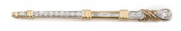 254.  Broche alfiler de brillantes encabezado por una perilla de 0,60 cts combinada con baguettes y brillantes 