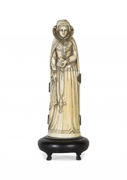 791.  “María Estuardo” escultura tríptico en marfil tallado, representada como las famosas “Virgenes abrientes” típicas de esta escuela.Dieppe, Francia, hacía 1880.
