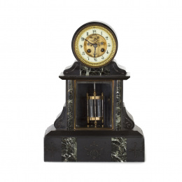 1196.  Reloj regulador Napoleón III en mármol negro y verde con sonería de horas y medias.Francia, ff. S. XIX