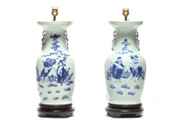 1075.  Pareja de jarrones chinos en porcelana de fondo celadón, convertidos en lámparas.China, ff. S. XIX