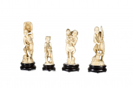 723.  Conjunto de cuatro figuras en marfil tallado.Japón, ff. del S. XIX