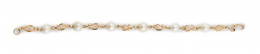 143.  Pulsera de perlas cultivadas entre motivos de dobles ochos en oro amarillo de 18K