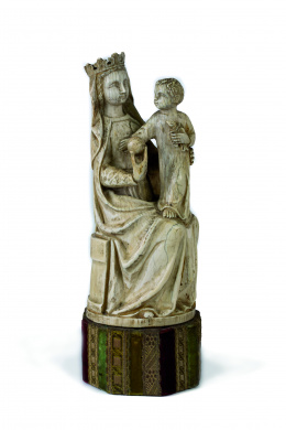 1130.  “Virgen con el Niño”Escultura en marfil tallado, siguiendo modelos franceses del S. XIIIFrancia, finales S. XIX.