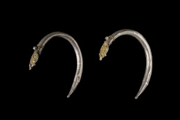 139.  Lote formado por dos pares de pendientes, unos procedentes de Tahala y otros “Tiboukaria”