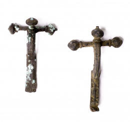 116.  Dos fíbulas romanas.