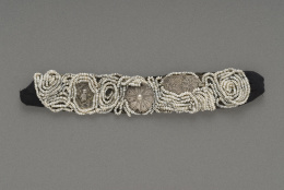 56.  Diadema “Taj”