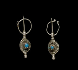 83.  Lote formado por dos pares de fíbulas