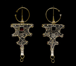 85.  Lote formado por  cinco fíbulas del Anti-Atlas central, cuatro de ellas parejas.