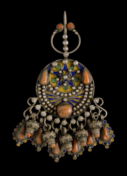 106.  Fíbula “Adwir”.