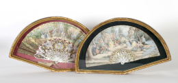 953.  Abanico con país pintado, padrones y varillaje de nácar con decoración dorada y calada.Francia, S. XIX.